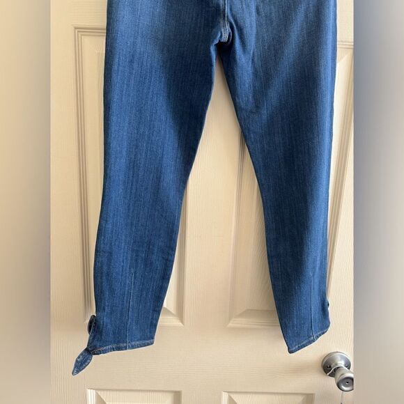 Alice + Olivia
Mid-Rise Skinny Leg Jeans w/ Tags - Picture 8 of 8